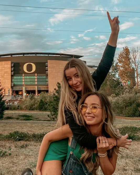 Students on UO campus in Eugene